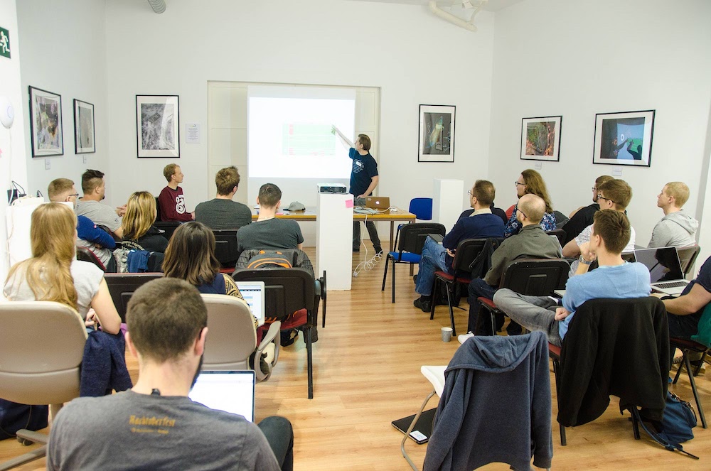 Meeting rooms and event rooms to work.